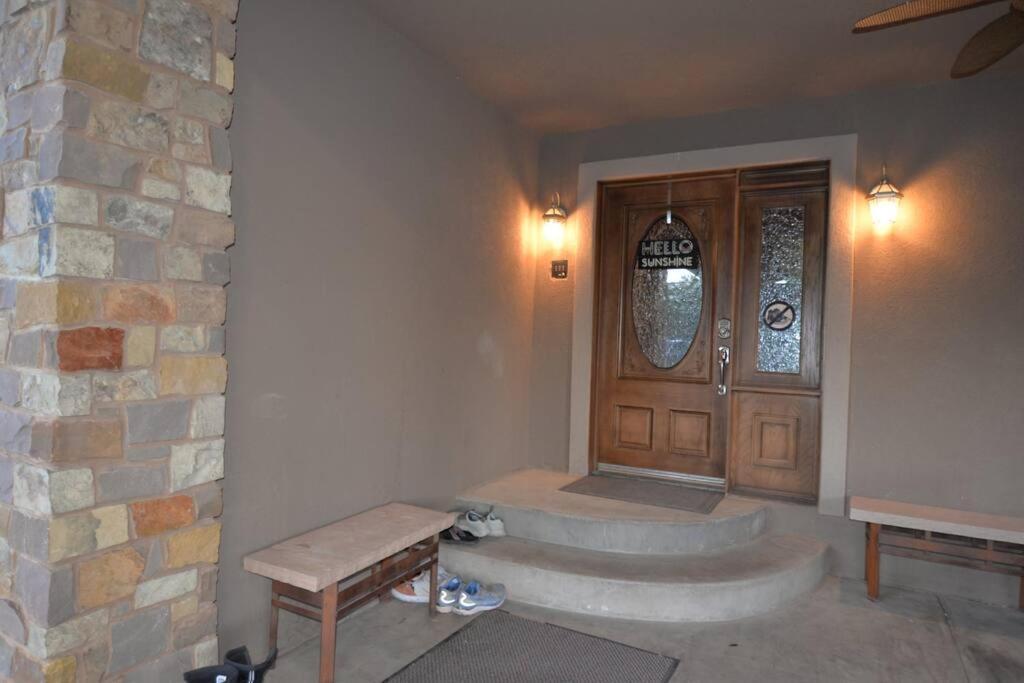 Tacit Shadow Escape Dual Suite, Gym, Coffee Bar, Hot-tub, Free Laundry, Food Available