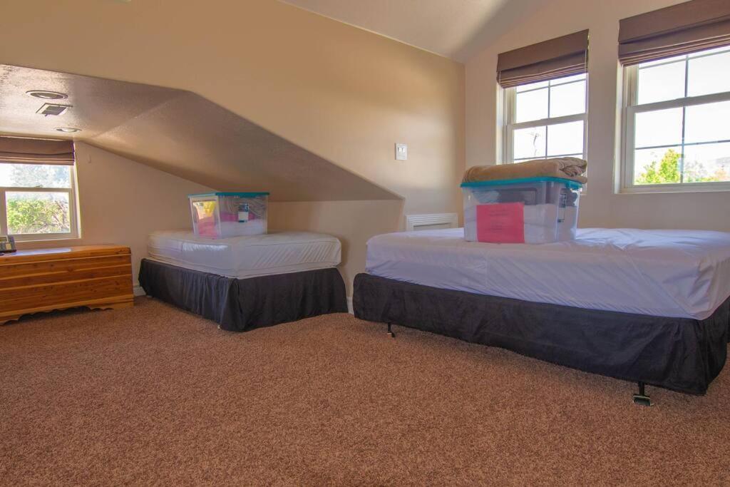 Apartamento Tacit Shadow Escape Dual Suite, Gym, Coffee Bar, Hot-tub, Free Laundry, Food Available Parowan