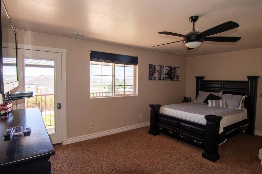 Tacit Shadow Escape Dual Suite, Gym, Coffee Bar, Hot-tub, Free Laundry, Food Available *