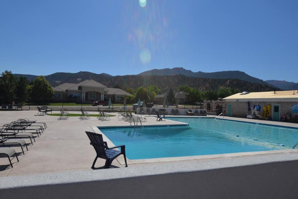 Apartamento Tacit Shadow Escape Dual Suite, Gym, Coffee Bar, Hot-tub, Free Laundry, Food Available Parowan