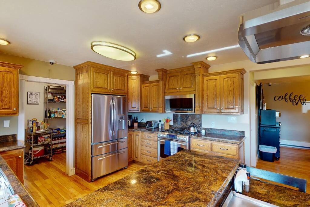 Tacit Shadow Escape Dual Suite, Gym, Coffee Bar, Hot-tub, Free Laundry, Food Available Parowan