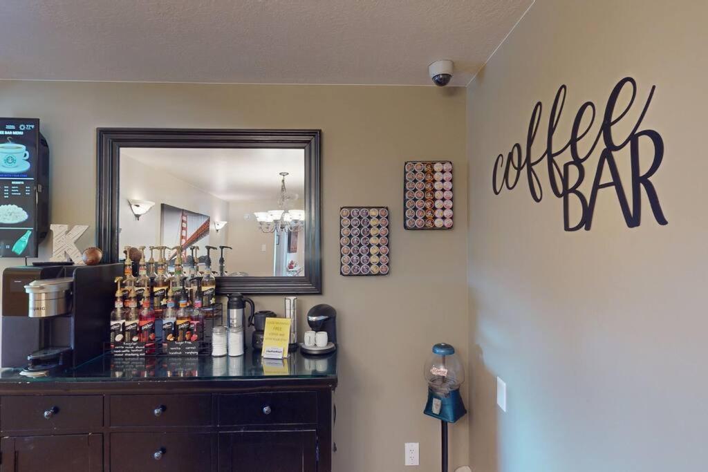 Tacit Shadow Escape Dual Suite, Gym, Coffee Bar, Hot-tub, Free Laundry, Food Available Apartamento